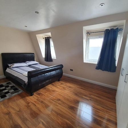 London Modern 4 Bedroom Apartment Londres Exterior foto