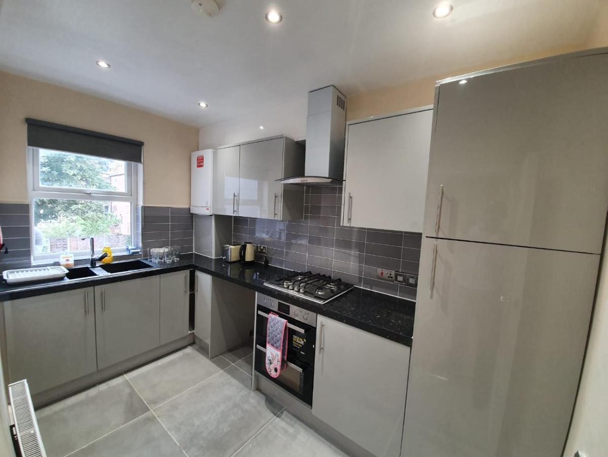 London Modern 4 Bedroom Apartment Londres Exterior foto