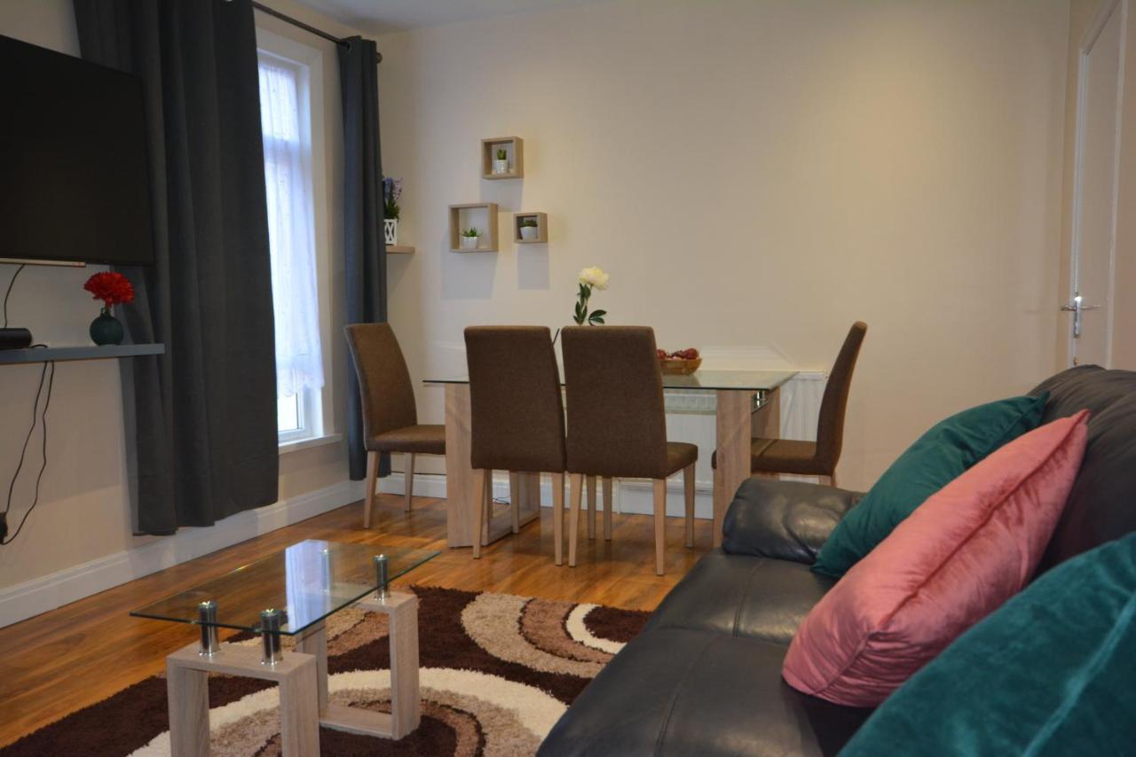 London Modern 4 Bedroom Apartment Londres Exterior foto