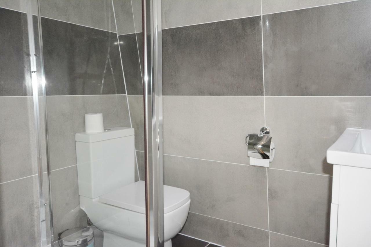 London Modern 4 Bedroom Apartment Londres Exterior foto