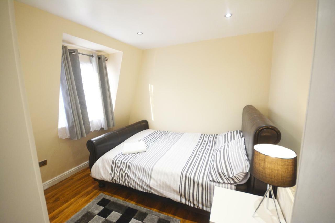 London Modern 4 Bedroom Apartment Londres Exterior foto