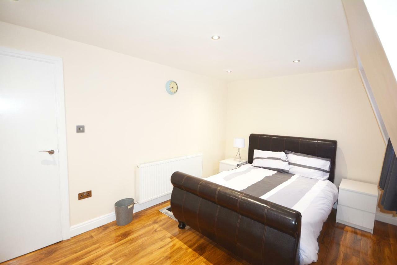 London Modern 4 Bedroom Apartment Londres Exterior foto