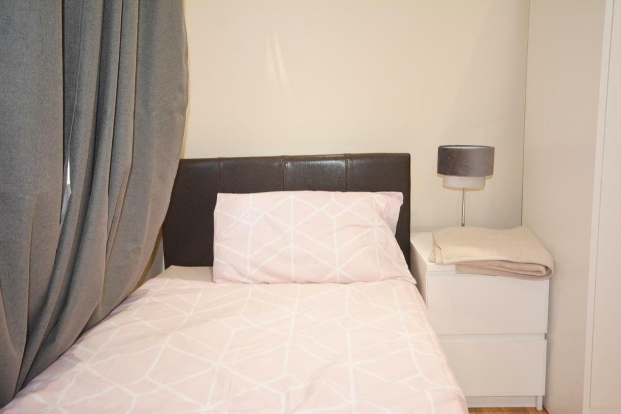 London Modern 4 Bedroom Apartment Londres Exterior foto