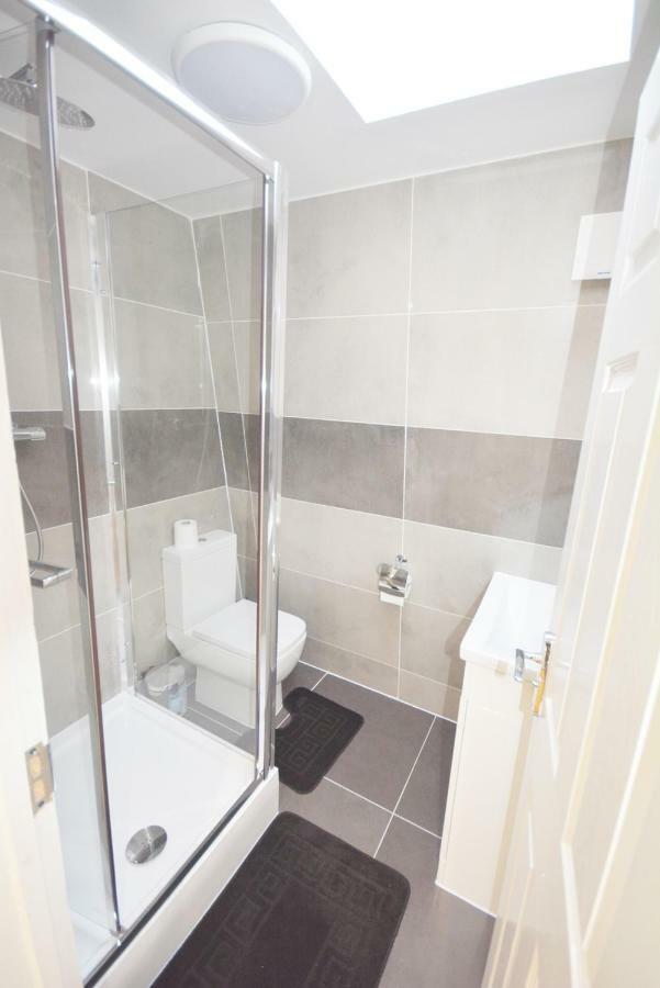 London Modern 4 Bedroom Apartment Londres Exterior foto