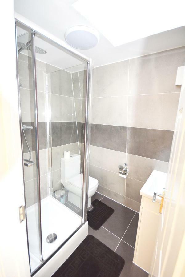 London Modern 4 Bedroom Apartment Londres Exterior foto
