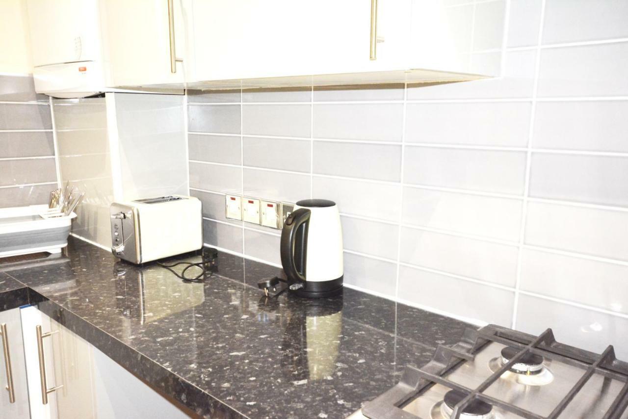 London Modern 4 Bedroom Apartment Londres Exterior foto
