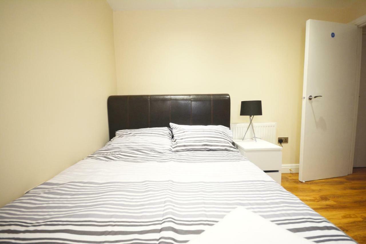 London Modern 4 Bedroom Apartment Londres Exterior foto