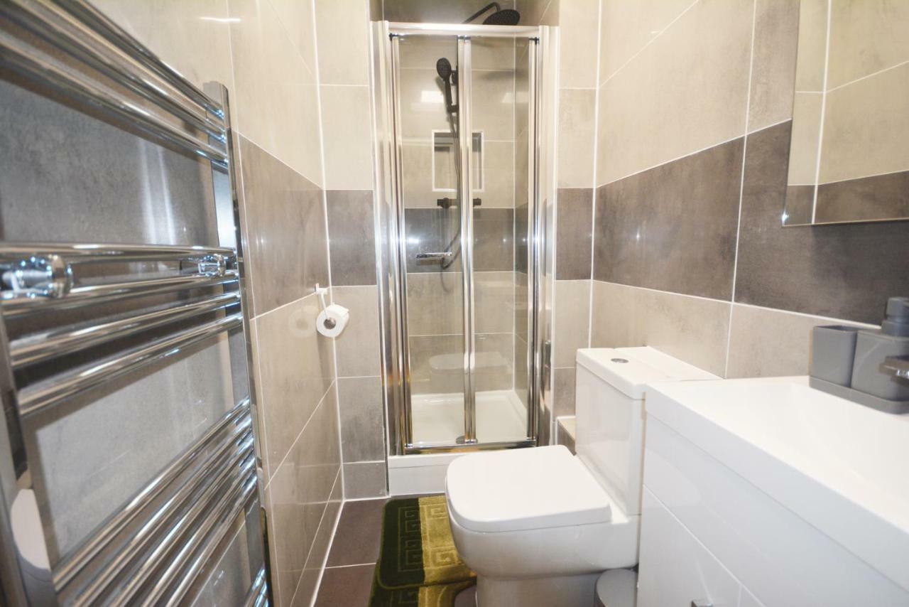 London Modern 4 Bedroom Apartment Londres Exterior foto