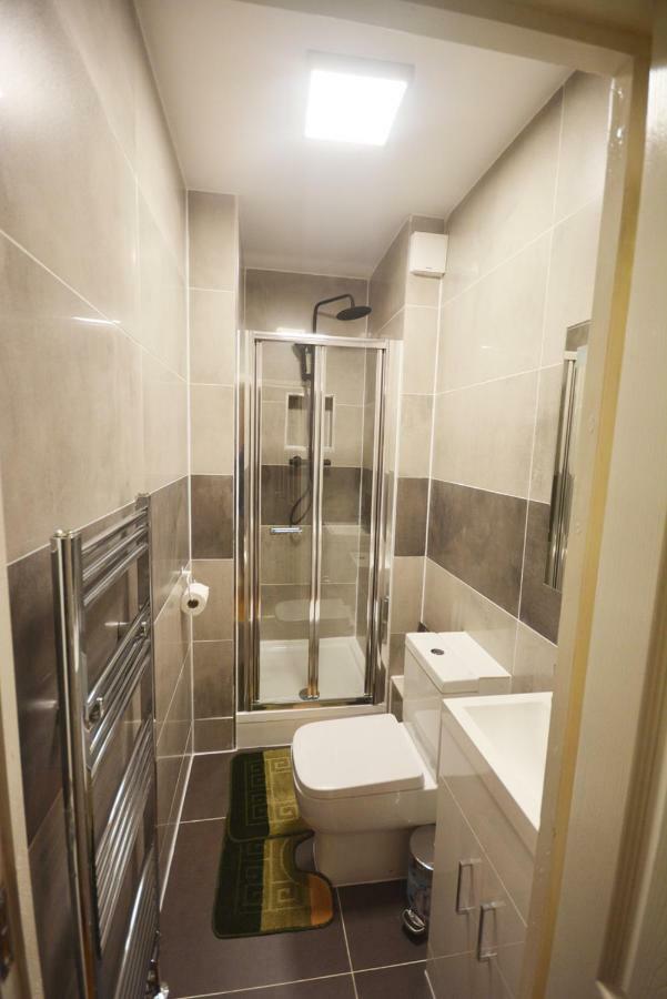 London Modern 4 Bedroom Apartment Londres Exterior foto