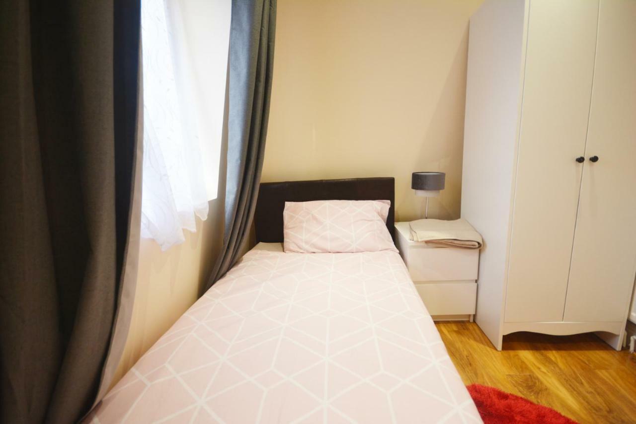 London Modern 4 Bedroom Apartment Londres Exterior foto