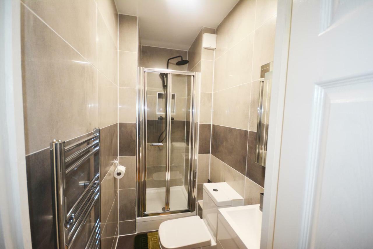 London Modern 4 Bedroom Apartment Londres Exterior foto