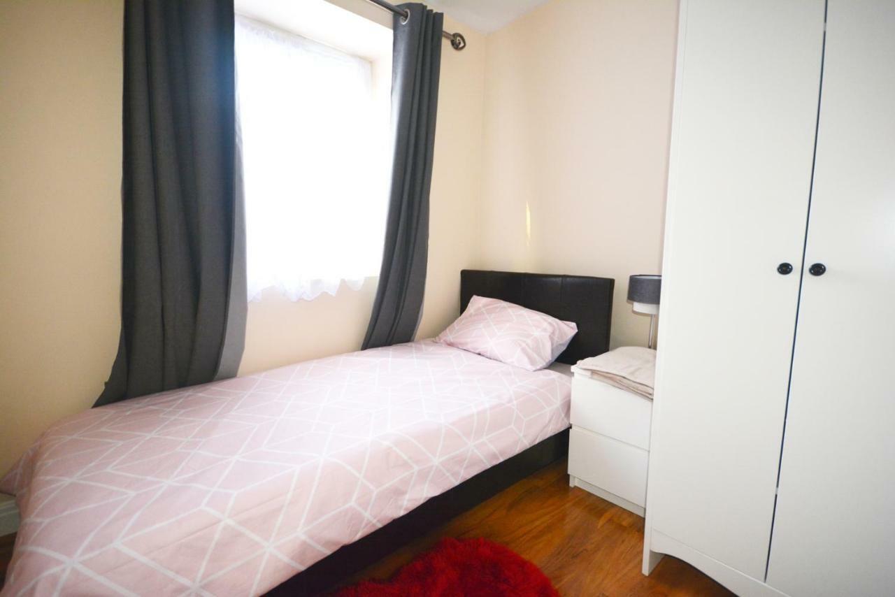 London Modern 4 Bedroom Apartment Londres Exterior foto