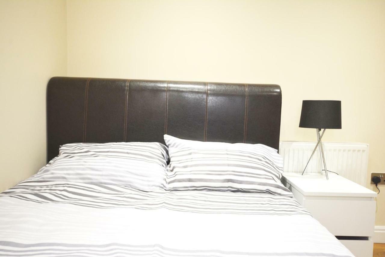 London Modern 4 Bedroom Apartment Londres Exterior foto
